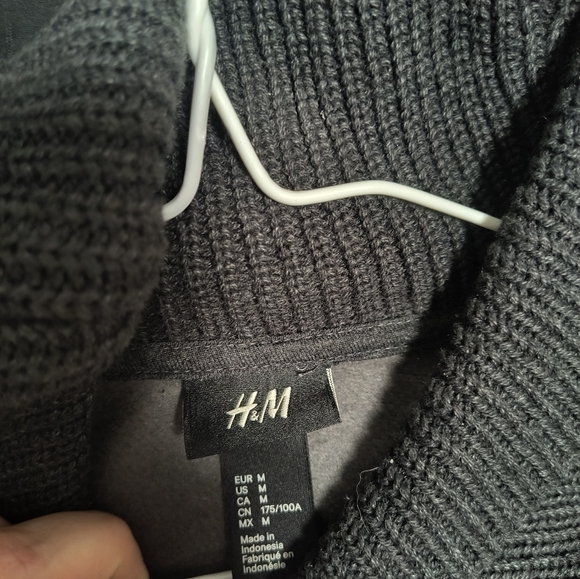 H&M Sweater Men's - Picture 2 of 3